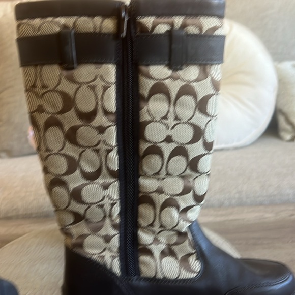 Gently used Coach winter insulated boots. Size 7.5 - Picture 5 of 6